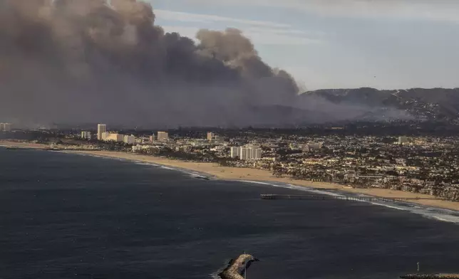 Smoke from the Palisades Fire is seen during a commercial flight to Los Angeles, Calif., Wednesday, Jan. 8, 2025. (Stephen Lam/San Francisco Chronicle via AP)