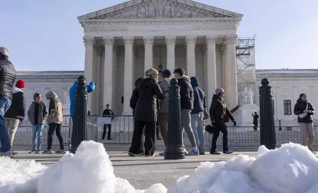 A school group looks at the Supreme Court in the snow, Friday, Jan. 10, 2025, as the court discusses TikTok, in Washington. (AP Photo/Jacquelyn Martin)