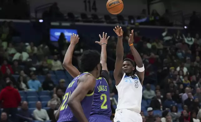 Minnesota Timberwolves guard Anthony Edwards (5) shoots against New Orleans Pelicans forward Herbert Jones (2) in the first half of an NBA basketball game in New Orleans, Tuesday, Jan. 7, 2025. (AP Photo/Gerald Herbert)