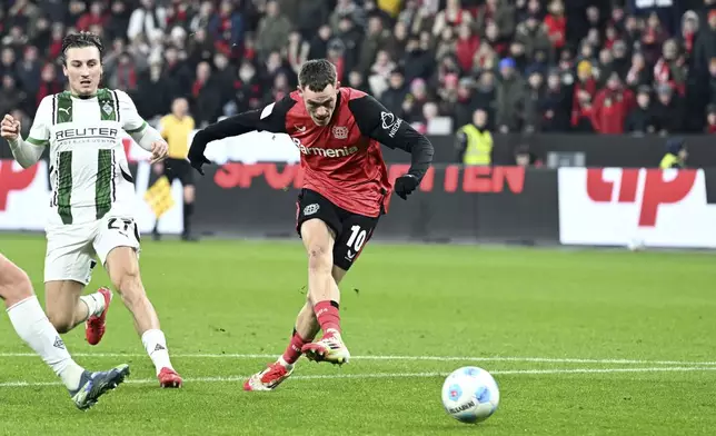 Leverkusen's Florian Wirtz scores during the German Bundesliga soccer match between Bayer Leverkusen and Borussia Moenchengladbach, at the BayArena in Leverkusen, Germany, Saturday, Jan. 18, 2025. (Maximilian von Klenze/dpa via AP)