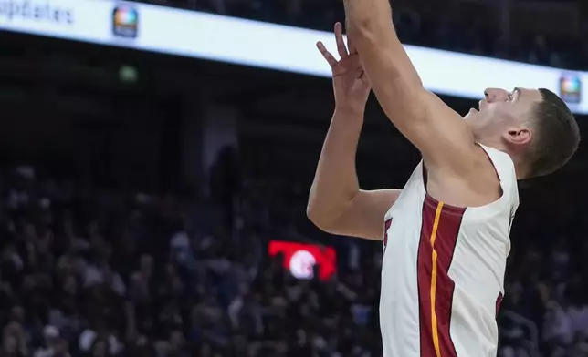 Miami Heat forward Nikola Jovic, right, shoots over Golden State Warriors guard Dennis Schröder during the first half of an NBA basketball game Tuesday, Jan. 7, 2025, in San Francisco. (AP Photo/Godofredo A. Vásquez)