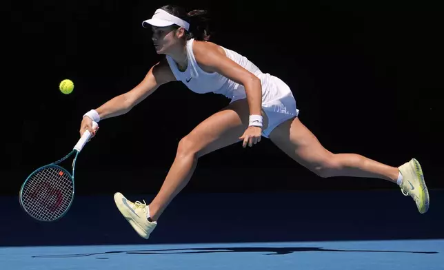 Emma Raducanu of Britain plays a forehand return to Iga Swiatek of Poland during their third round match at the Australian Open tennis championship in Melbourne, Australia, Saturday, Jan. 18, 2025. (AP Photo/Asanka Brendon Ratnayake)