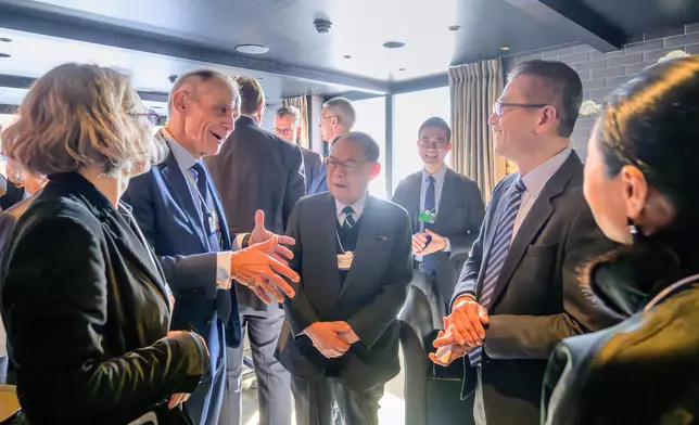 FS starts visit in Switzerland to attend World Economic Forum Annual Meeting (with photos/video) Source: HKSAR Government Press Releases