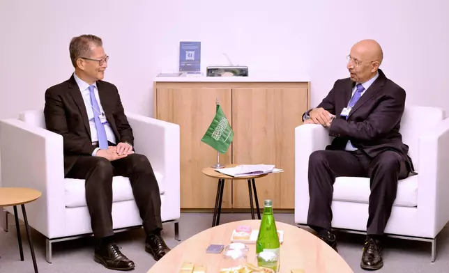 FS attends thematic meetings at World Economic Forum Annual Meeting (with photos/video) Source: HKSAR Government Press Releases