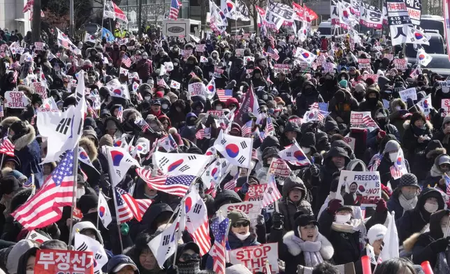 Supporters of impeached South Korean President Yoon Suk Yeol stage a rally to oppose his impeachment near the presidential residence in Seoul, South Korea, Thursday, Jan. 9, 2025. (AP Photo/Ahn Young-joon)