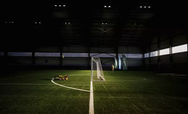 A soccer player of Pokrova FC-2 play during the A soccer player of Pokrova FC-2 play during Ukraine's first soccer tournament for war-wounded amputees in Kyiv, Ukraine, Jan. 11, 2025. (AP Photo/Evgeniy Maloletka)