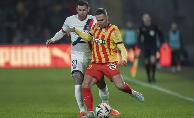 PSG's Lucas Hernandez, left, and Lens' Przemyslaw Frankowski fight for the ball during the French League One soccer match between Lens and Paris Saint-Germain, at the Bollaert-Delelis stadium in Lens, France, Saturday, Jan. 18, 2025. (AP Photo/Thibault Camus)