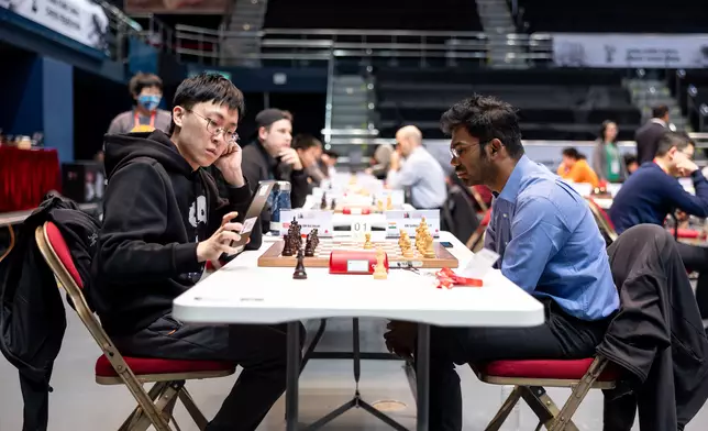 The Champion in the Open Category, GM Bai Jinshi from China (Left); the 2nd Place, GM S. P.Sethuraman from India (Right).