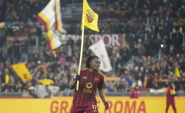 Roma's Manu Kone celebrates at the end of a Serie A soccer match between Roma and Lazio, at the Stadio Olimpico in Rome, Italy, Sunday, Jan. 5, 2025. (AP Photo/Alessandra Tarantino)