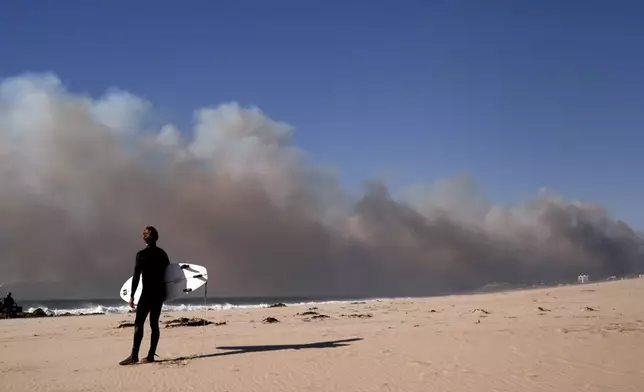 Smoke from a wildfire is seen from the Venice Beach section of Los Angeles, Tuesday, Jan. 7, 2025. (AP Photo/Jae C. Hong)