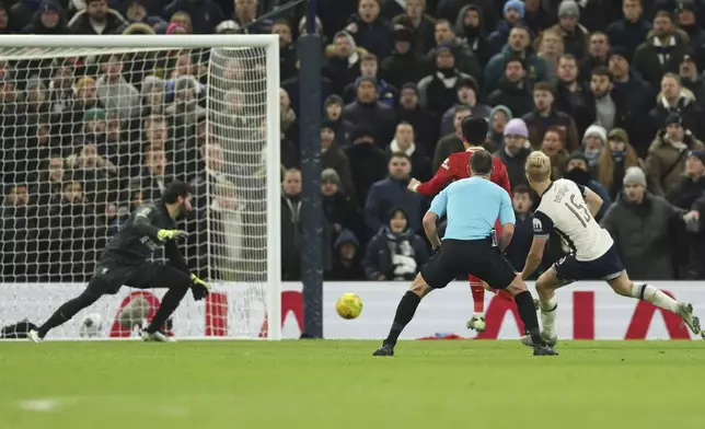 Tottenham's Lucas Bergvall, right scores the opening goal during the English League Cup semi final first leg soccer match between Tottenham and Liverpool, at the Tottenham Hotspur Stadium in London, Wednesday, Jan. 8, 2025. (AP Photo/Ian Walton)