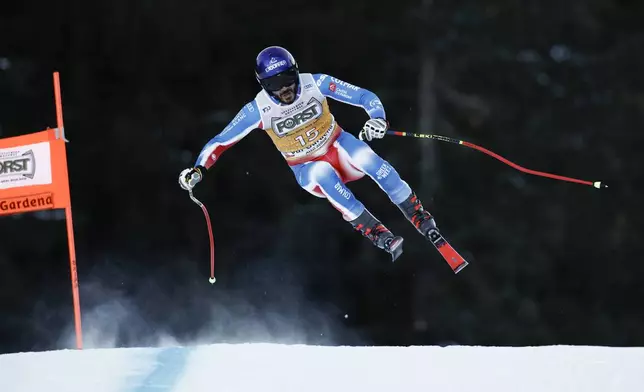 France's Cyprien Sarrazin speeds down the course during an alpine ski, men's World Cup downhill, in Val Gardena, Italy, Saturday, Dec. 21, 2024. (AP Photo/Gabriele Facciotti)