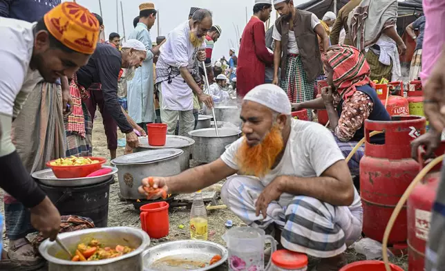Muslim devotees prepare food in large quantities to serve fellow participants during the first phase of the three-day Biswa Ijtema, or the World Congregation of Muslims, at the banks of the Turag river in Tongi, near Dhaka, Bangladesh, Friday, Jan. 31, 2025. (AP Photo/Mahmud Hossain Opu)