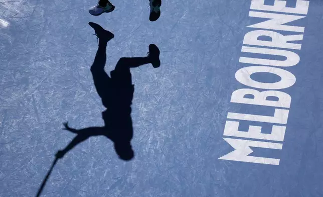 Lorenzo Sonego of Italy serves to Ben Shelton of the U.S. during their quarterfinal match at the Australian Open tennis championship in Melbourne, Australia, Wednesday, Jan. 22, 2025. (AP Photo/Vincent Thian)