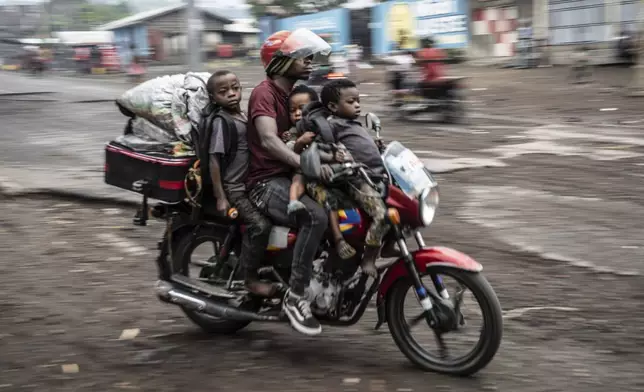 People displaced by the fighting with M23 rebels make their way to the center of Goma, Democratic Republic of the Congo, Sunday, Jan. 26, 2025. (AP Photo/Moses Sawasawa)