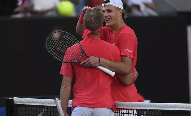 Alejandro Davidovich Fokina, left, of Spain is congratulated by Jakub Mensik of the Czech Republic following their third round match at the Australian Open tennis championship in Melbourne, Australia, Friday, Jan. 17, 2025. (AP Photo/Ng Han Guan)