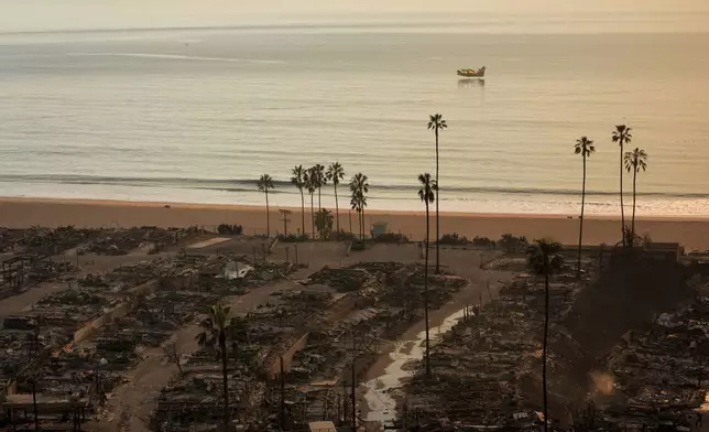 Homes bordering the Pacific Ocean are burned to the ground in the aftermath of the Palisades Fire in the Pacific Palisades neighborhood of Los Angeles, Thursday, Jan. 9, 2025. (AP Photo/Jae C. Hong)