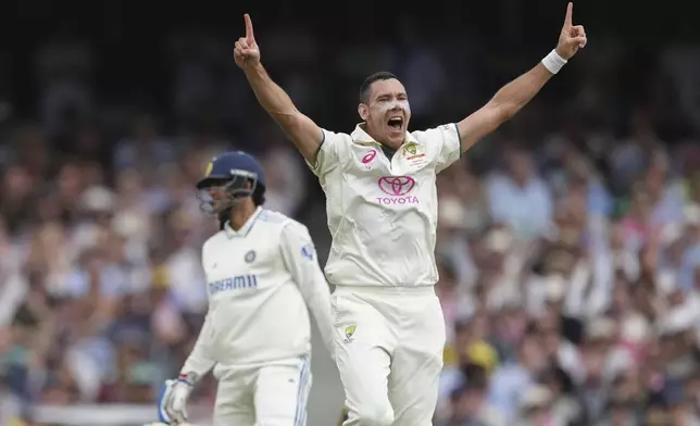 during play on the first day of the fifth cricket test between India and Australia at the Sydney Cricket Ground, in Sydney, Australia, Friday, Jan. 3, 2025. (AP Photo/Mark Baker)