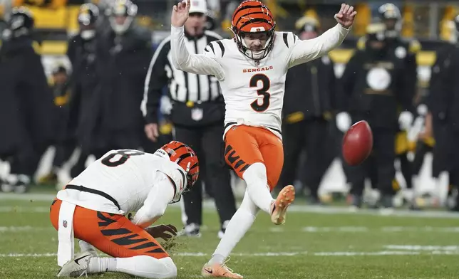 Cincinnati Bengals kicker Cade York (3) kicks a field goal during the first half of an NFL football game against the Pittsburgh Steelers in Pittsburgh, Saturday, Jan. 4, 2025. (AP Photo/Matt Freed)