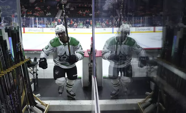 Dallas Stars' Colin Blackwell walks off the ice after warming up before an NHL hockey game against the Philadelphia Flyers, Thursday, Jan. 9, 2025, in Philadelphia. (AP Photo/Matt Slocum)