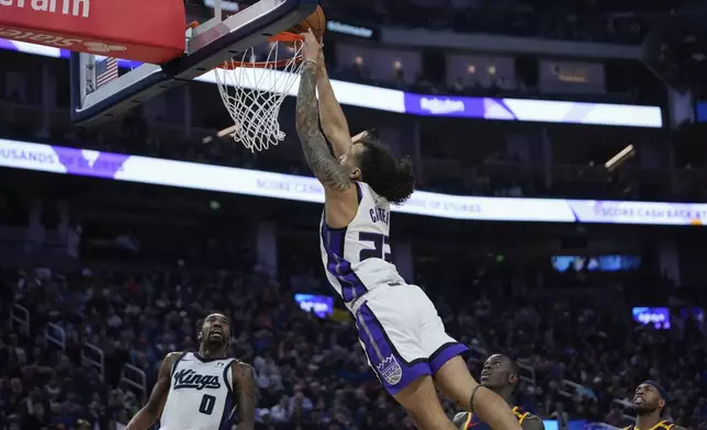 Sacramento Kings guard Devin Carter dunks during the first half of an NBA basketball game against the Golden State Warriors, Sunday, Jan. 5, 2025, in San Francisco. (AP Photo/Godofredo A. Vásquez)