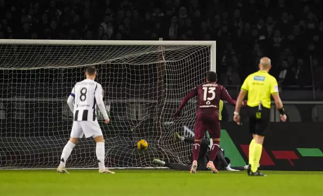 Juventus' Kenan Yildiz scores his sides opening goal during the Italian Serie A soccer match between Torino FC and and Juventus, at the Stadio Olimpico Grande Torino, in Turin, Italy, Saturday, Jan. 11, 2025.. (Fabio Ferrari/Lapresse via AP)