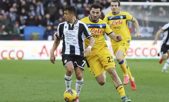 Udinese's Alexis Sanchez, left, and Atalanta's Sead Kolasinac battle for the ball during the Serie A soccer match between Udinese and Atalanta at the Bluenergy Stadium in Udine, Italy, Saturday Jan. 11, 2025. (Andrea Bressanutti/LaPresse via AP)