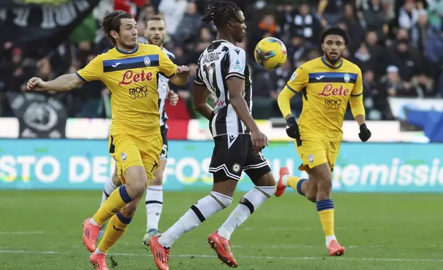 Udinese's Hassane Kamara and Atalanta's Marten de Roon, left, battle for the ball during the Serie A soccer match between Udinese and Atalanta at the Bluenergy Stadium in Udine, Italy, Saturday Jan. 11, 2025. (Andrea Bressanutti/LaPresse via AP)