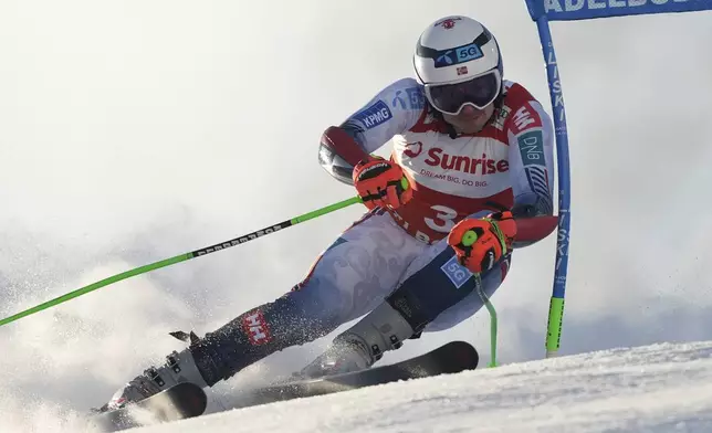 Norway's Henrik Kristoffersen speeds down the course during an alpine ski, men's World Cup giant slalom race, in Adelboden, Switzerland, Sunday, Jan. 12, 2025. (AP Photo/Giovanni Zenoni)