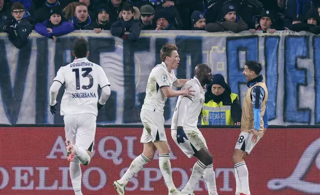 Napoli's Romelu Lukaku, second from right, celebrates with teammates after scoring goal during an Italian Serie A soccer match between Atalanta and Napoli at the Gewiss Stadium in Bergamo, Italy, Saturday, Jan. 18, 2025. (Stefano Nicoli/LaPresse via AP)