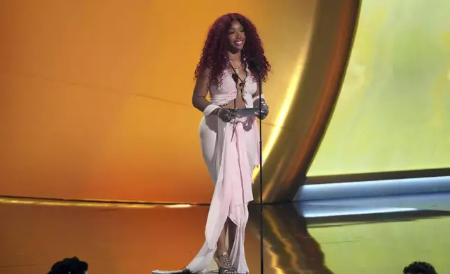 SZA presents the award for best pop duo/group performance during the 67th annual Grammy Awards on Sunday, Feb. 2, 2025, in Los Angeles. (AP Photo/Chris Pizzello)