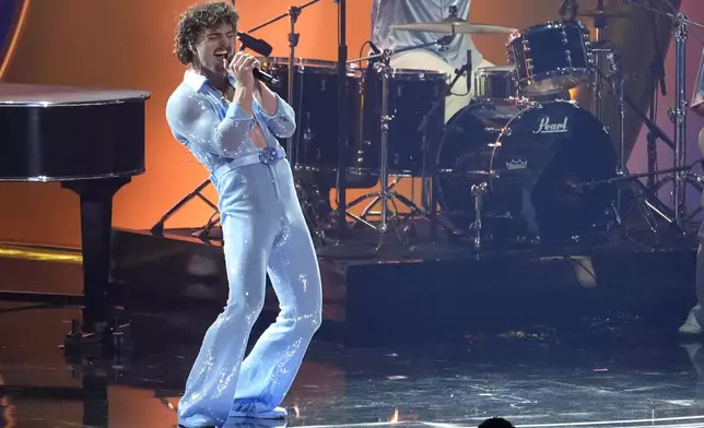 Benson Boone performs "Beautiful Things" during the 67th annual Grammy Awards on Sunday, Feb. 2, 2025, in Los Angeles. (AP Photo/Chris Pizzello)