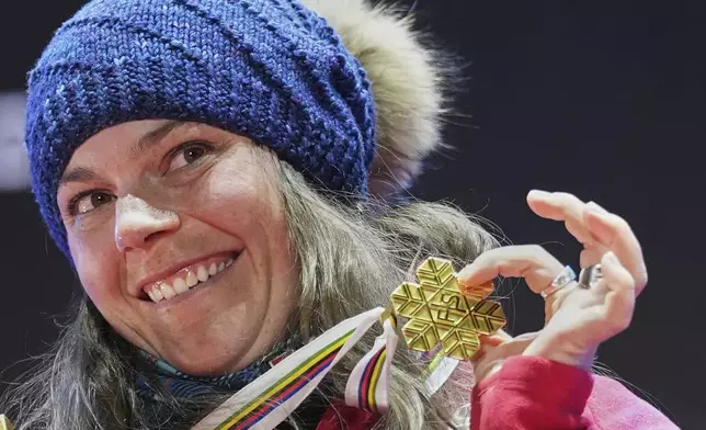 United States' Breezy Johnson shows her gold medal for a women's downhill race, at the Alpine Ski World Championships, in Saalbach-Hinterglemm, Austria, Saturday, Feb. 8, 2025. (AP Photo/Giovanni Auletta)
