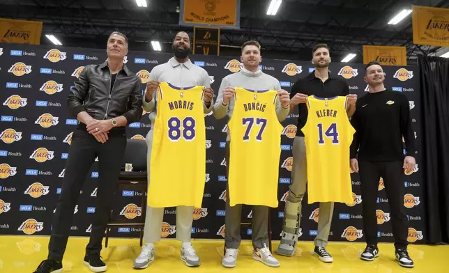 From left to right, Los Angeles Lakers general manager Rob Pelinka, Markieff Morris, Luka Doncic, Maxi Kleber and head coach JJ Redick poses for photos during an introductory NBA basketball press conference Tuesday, Feb. 4, 2025, in El Segundo, Calif. (AP Photo/Jae C. Hong)
