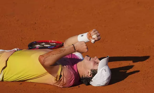Brazil's Joao Fonseca celebrates after defeating Argentina's Francisco Cerundolo during a men's doubles final match at the Argentina Open ATP tennis tournament at Guillermo Vilas Stadium in Buenos Aires, Argentina, Sunday, Feb. 16, 2025. (AP Photo/Gustavo Garello)
