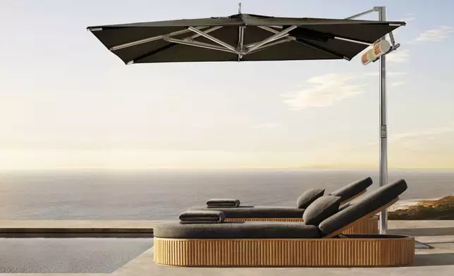 TUUCI® OCEAN MASTER MAX CANTILEVER UMBRELLA DESIGNED BY DOUGAN CLARKE, MIAMI (Photo: RH)