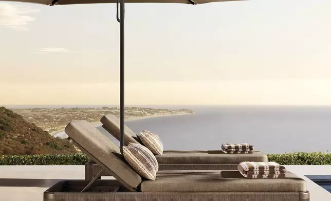 TUUCI® OCEAN MASTER UMBRELLA DESIGNED BY DOUGAN CLARKE, MIAMI (Photo: RH)