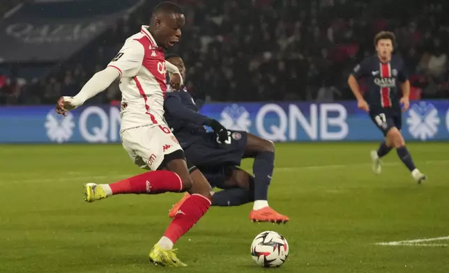 Monaco's Denis Zakaria shoots to score his sides first goal during the French League One soccer match between Paris Saint-Germain and Monaco at Parc des Princes stadium in Paris, Friday, Feb. 7, 2025. (AP Photo/Michel Euler)