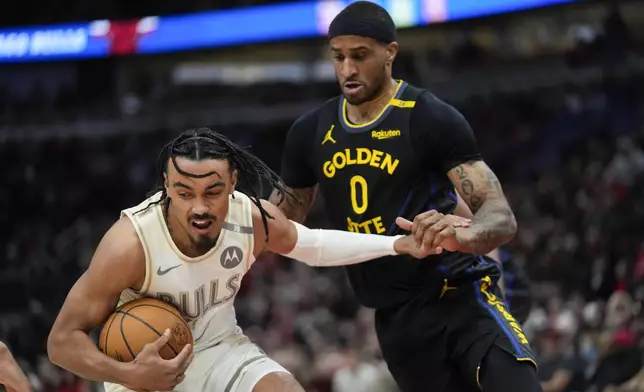 Golden State Warriors guard Gary Payton II (0) guards against Chicago Bulls guard Tre Jones, left, during the first half of an NBA basketball game Saturday, Feb. 8, 2025, in Chicago. (AP Photo/Erin Hooley)