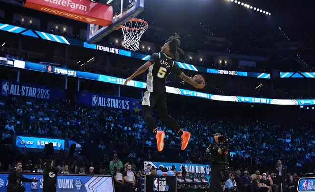 San Antonio Spurs guard Stephon Castle dunks during the slam dunk contest at the NBA basketball All-Star Saturday night festivities Saturday, Feb. 15, 2025, in San Francisco. (AP Photo/Godofredo A. Vásquez)