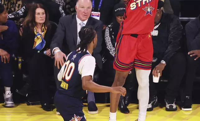 Oklahoma City Thunder guard Shai Gilgeous-Alexander shoots over Cleveland Cavaliers guard Darius Garland during the NBA All-Star basketball game Sunday, Feb. 16, 2025, in San Francisco. (AP Photo/Jed Jacobsohn)