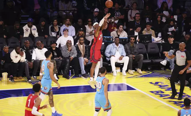 Oklahoma City Thunder guard Shai Gilgeous-Alexander shoots during the NBA All-Star basketball game Sunday, Feb. 16, 2025, in San Francisco. (AP Photo/Jed Jacobsohn)