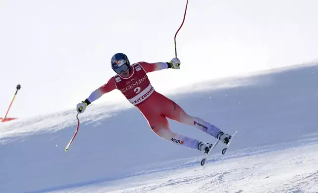 Switzerland's Franjo von Allmen speeds down the course during an alpine ski, men's World Cup Super-G, in Kitzbuehel, Austria, Friday, Jan. 24, 2025. (AP Photo/Giovanni Auletta)