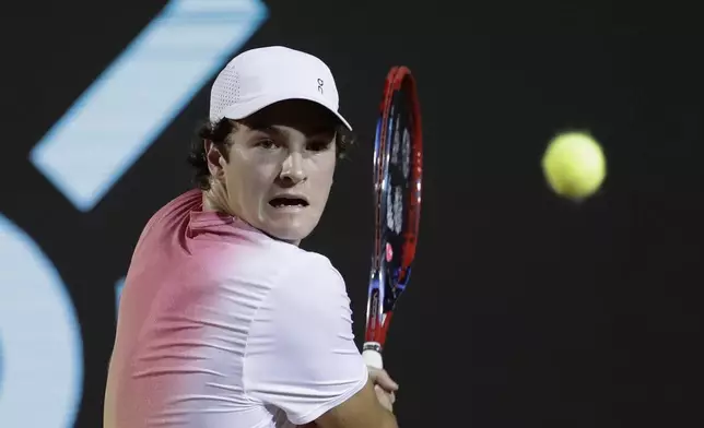 Brazil's Joao Fonseca returns the ball to France's Alexandre Muller during a match at the Rio Open tennis tournament in Rio de Janeiro, Tuesday, Feb. 18, 2025. (AP Photo/Bruna Prado)