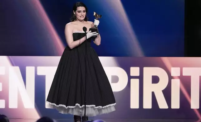 Nava Mau accepts the award for best supporting performance in a new scripted series for "Baby Reindeer" during the Film Independent Spirit Awards on Saturday, Feb. 22, 2025, in Santa Monica, Calif. (AP Photo/Chris Pizzello)