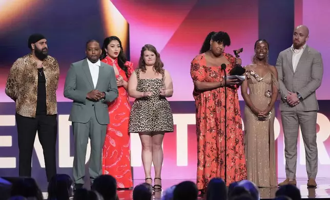 Arkie Kandola, from left, Chris Powell, Jaylee Hamidi, Michelle McLeod, Natasha Rothwell, Elle Lorraine and KeiLyn Durrel Jones accept the award for best ensemble cast in a new scripted series for "How to Die Alone" during the Film Independent Spirit Awards on Saturday, Feb. 22, 2025, in Santa Monica, Calif. (AP Photo/Chris Pizzello)