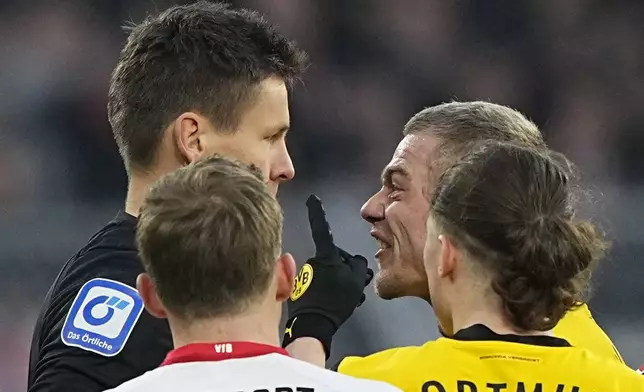 Dortmund's Julian Ryerson shouts to referee Daniel Siebert after receiving a red card during the German Bundesliga soccer match between Borussia Dortmund and VfB Stuttgart at the Signal-Iduna Park in Dortmund, Germany, Saturday, Feb. 8, 2025. (AP Photo/Martin Meissner)