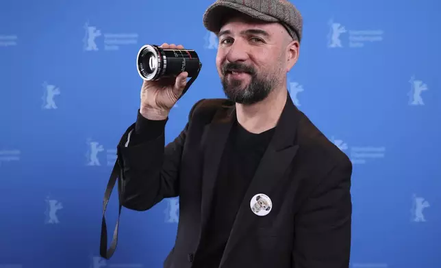 Mexican director Ernesto Martinez Bucio poses with a viewfinder as part of the Best First Feature Award during the winner's photocall at the International Film Festival, Berlinale, in Berlin, Saturday, Feb. 22, 2025. (Ronny Hartmann/Pool via AP)