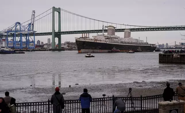 The SS United States is towed down the Delaware River between Pennsylvania and New Jersey, from Philadelphia, Wednesday, Feb. 19, 2025. (AP Photo/Matt Rourke)