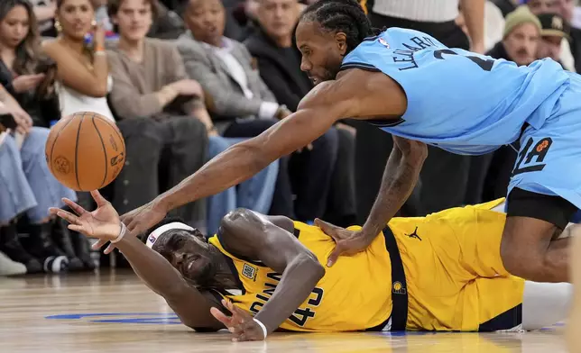 Indiana Pacers forward Pascal Siakam, left, passes the ball while under pressure from Los Angeles Clippers forward Kawhi Leonard during the second half of an NBA basketball game, Thursday, Feb. 6, 2025, in Inglewood, Calif. (AP Photo/Mark J. Terrill)
